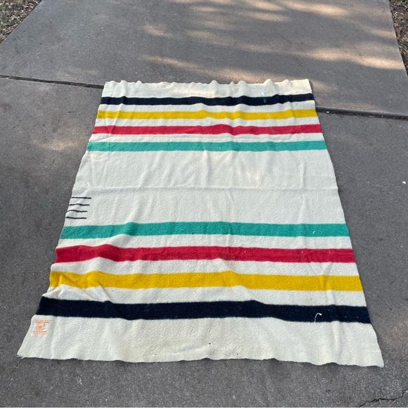 Hudson Bay Bedding Vintage Worn Hudson Bay Full Point Blanket 885 X